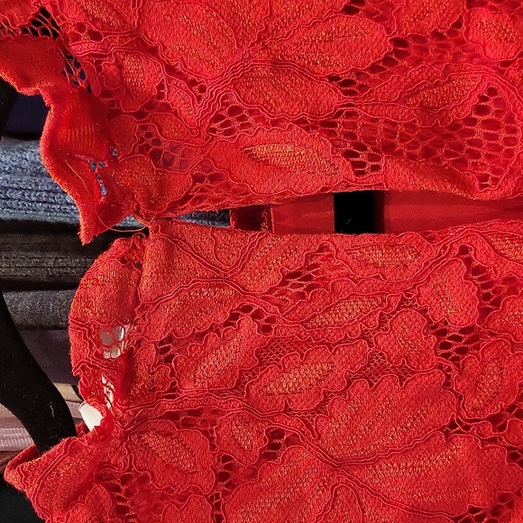 Red blouse - Picture 4 of 5